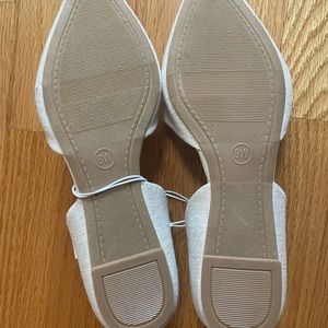 A New Day flats in cream color - 8W